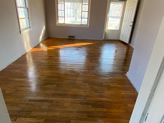 3rd image of 3513 Trumbull Ave