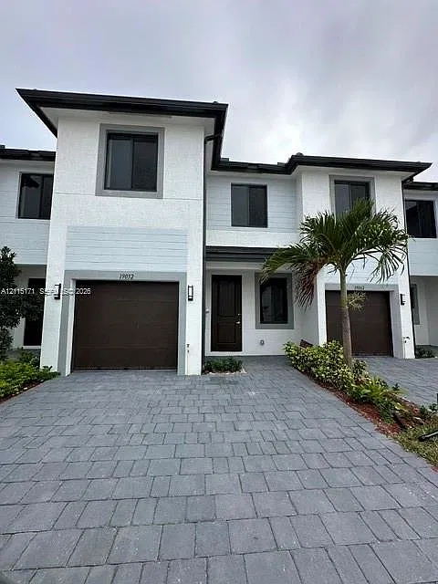 4 bed, 2.5 bath, 1666 sqft, $2,850 — Photo 1