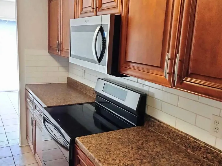 1721 Green Ridge Rd — Photo 3