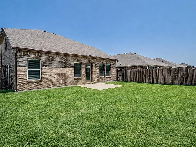 914 Decker Dr — Photo 23