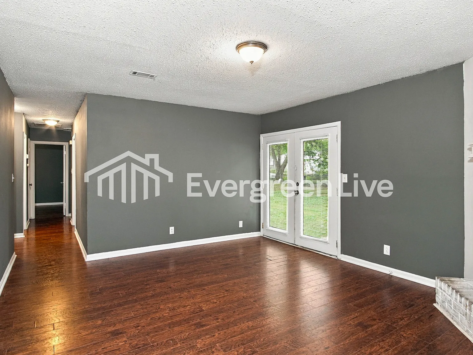 3 bed, 1.0 bath, 1125 sqft, $1,295 — Photo 2