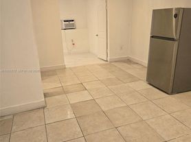 2614 SW 8th St, Miami, FL