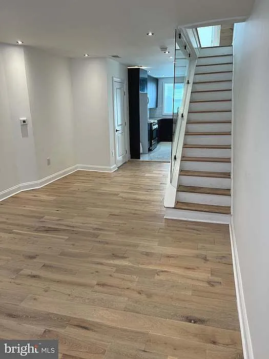 406 Sloan St — Photo 3