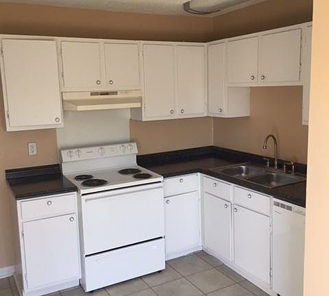 4th image of 1842 Dana Ln