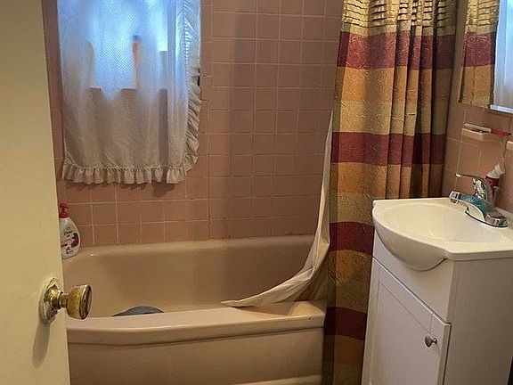 2nd image of 121 Pennington Ave APT U1