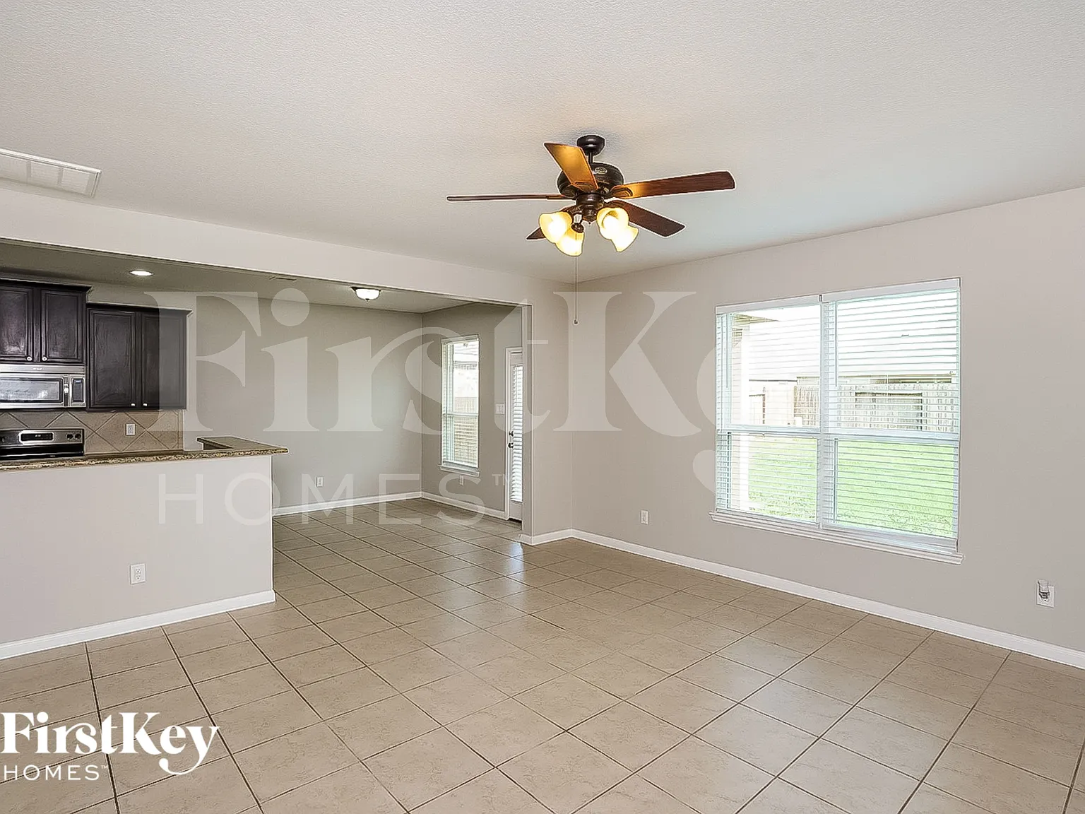 4 bed, 2.5 bath, 2216 sqft, $2,405 — Photo 3
