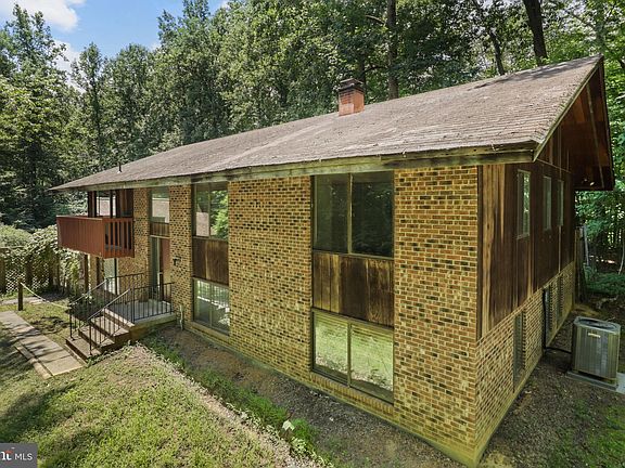 3rd image of 8301 Knights Forest Dr