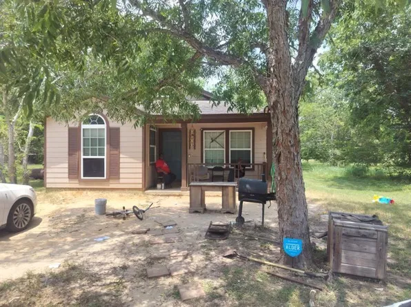810 4th St, Edna, TX 77957