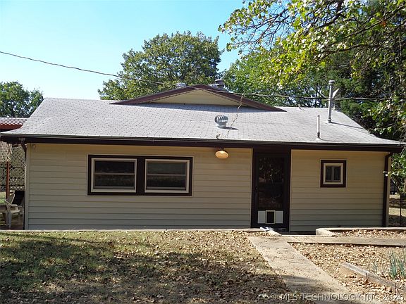 2nd image of 211 Oak Ave