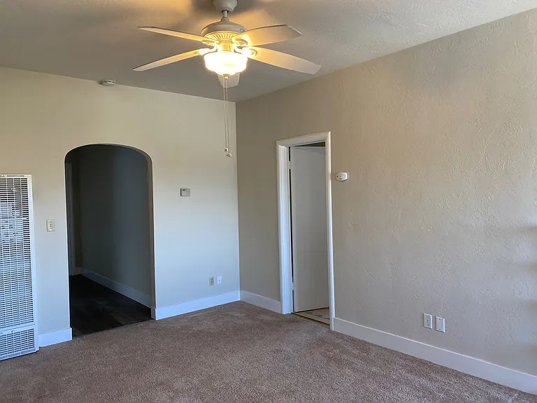 1519 Broadway — Photo 3