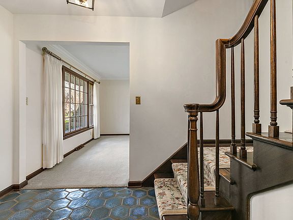3rd image of 110 Ilehamwood Dr