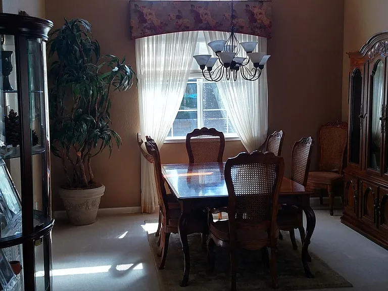398 Violet Pl — Photo 3
