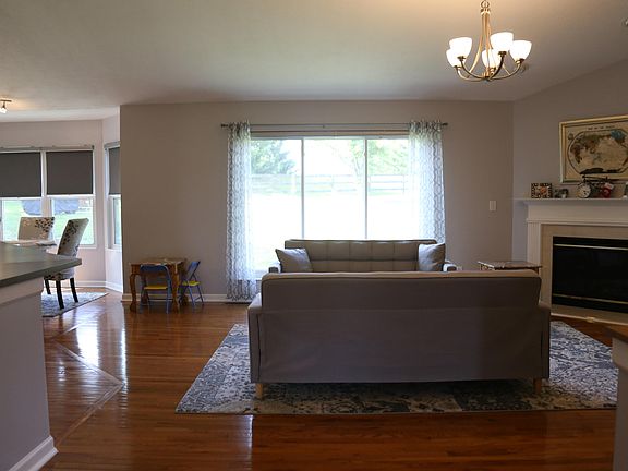 2nd image of 369 Wexford Dr
