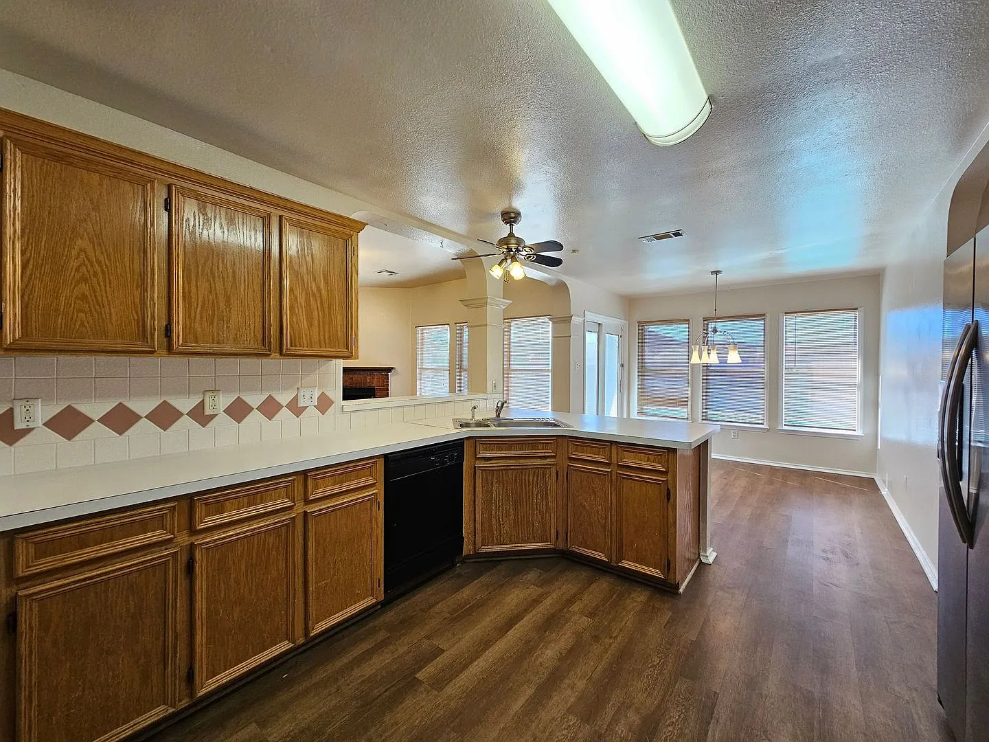 Great New Price - Inground Pool & Ready For Immediate Move-In! — Photo 4