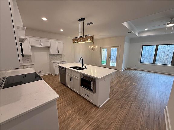 3rd image of 2282 Snowden Pl W