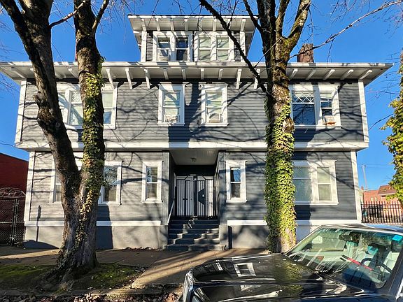 3rd image of 421-427 NE Schuyler St #421