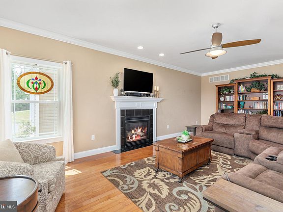 5th image of 220 Highgate Dr