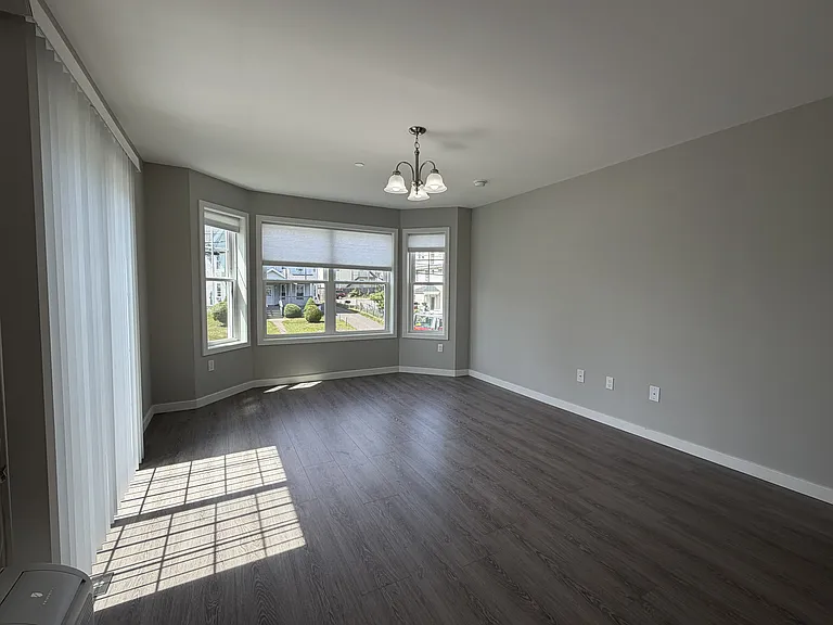 30-32 Osborne St #3 — Photo 9