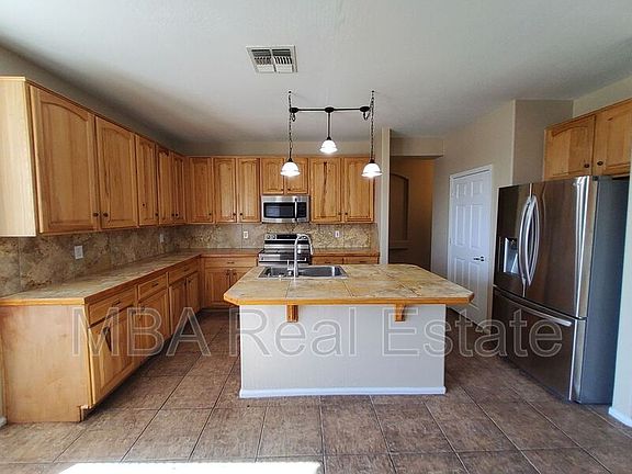 3rd image of 43172 W Rio Bravo Dr