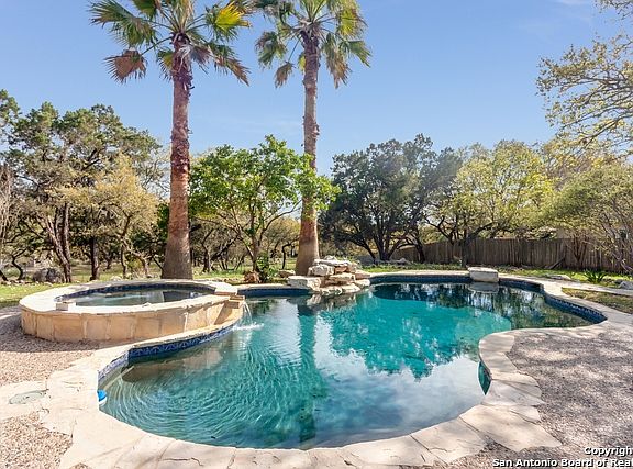 3rd image of 608 Pinon Blvd