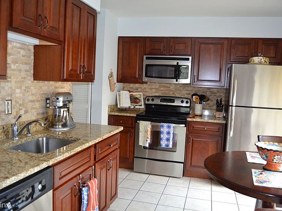 3rd image of 23 Dudley Ct