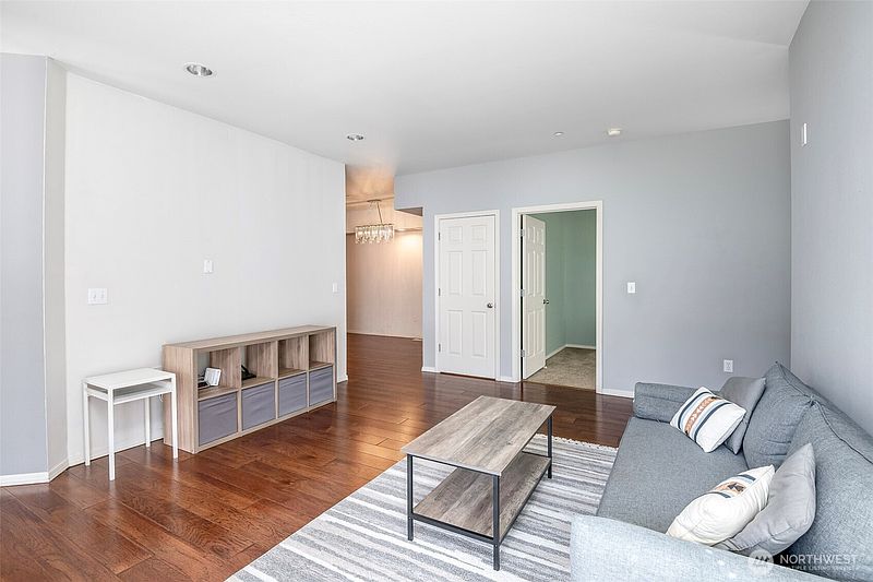 5th image of 4714 Fairwood Boulevard NE #905