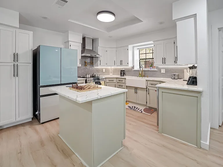 9090 Meadowcrest St — Photo 35