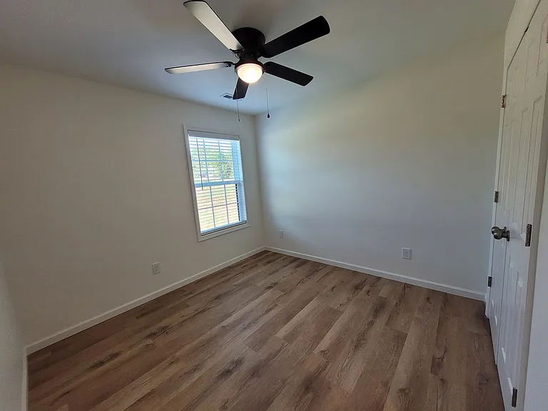115 Dorchester Ln — Photo 10