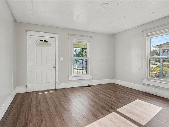 4th image of 1114 Mill Ave