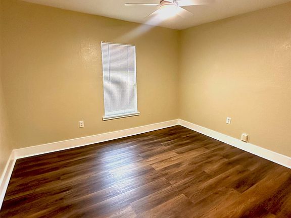 5th image of 6834 Victoria Ave