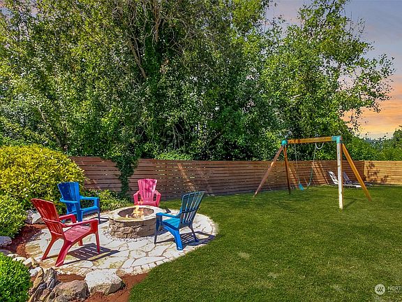 3rd image of 18003 6th Avenue SW