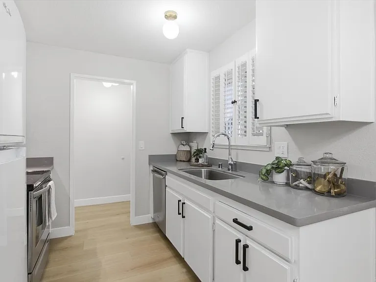 577 E Taylor Ave #C — Photo 4
