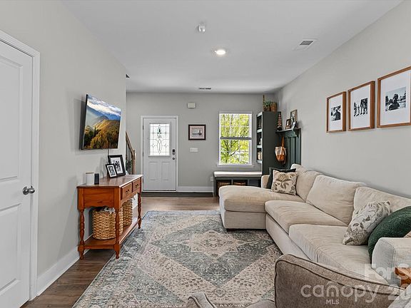 4th image of 174 Cherry Birch St