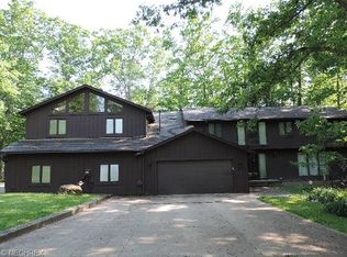 828 Greengate Oval, Northfield, OH 44067