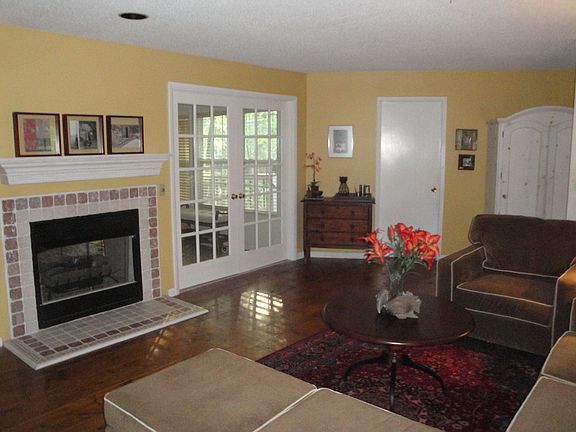 Cozy great room, great for entertaining