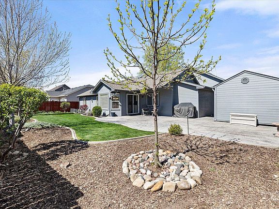 4th image of 2915 E Green Canyon Dr