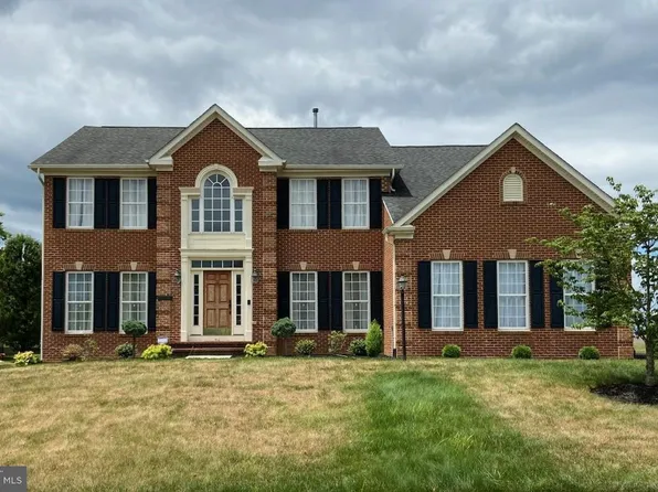 9806 Ripple Dr, Williamsport, MD 21795