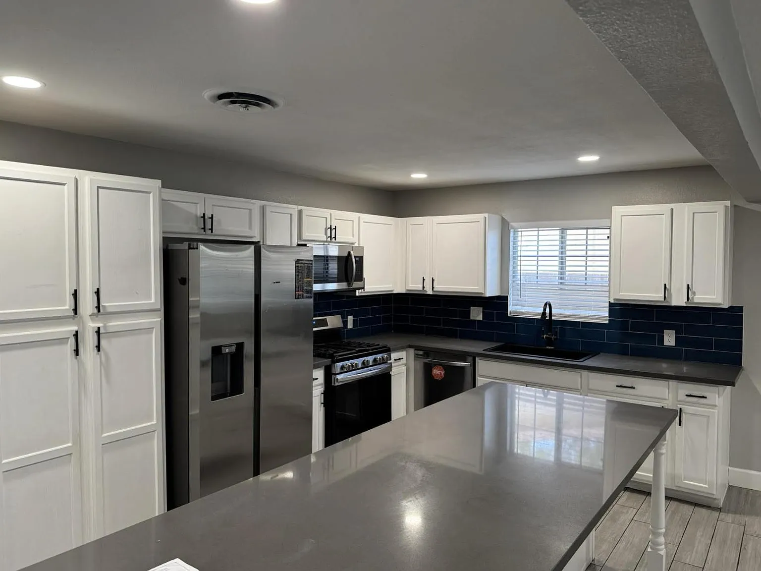 4 bed, 2.0 bath, 2000 sqft, $901 — Photo 3