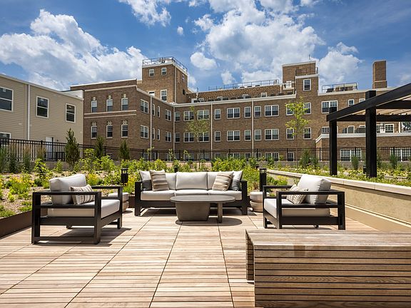 4th image of 1001 Spring Rd NW #D462a6fa7