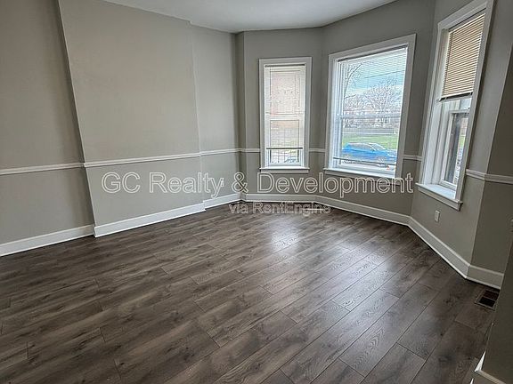 2nd image of 6401 S Eberhart Ave Unit 6403-1