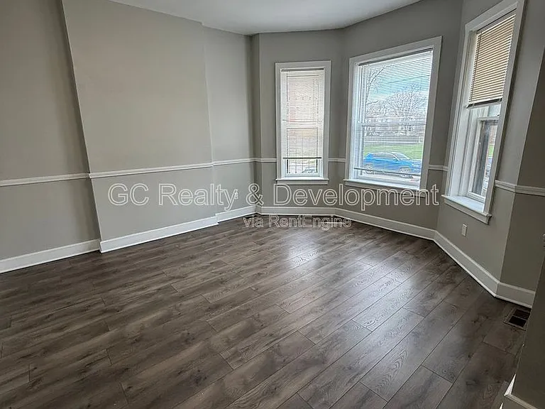 6401 S Eberhart Ave #6403-1 — Photo 2