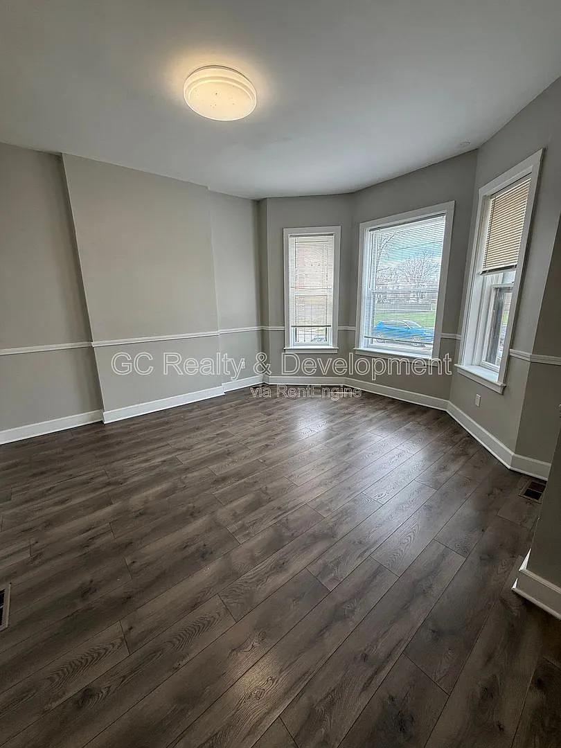 Building Photo - 6401 S Eberhart Ave #6403-1