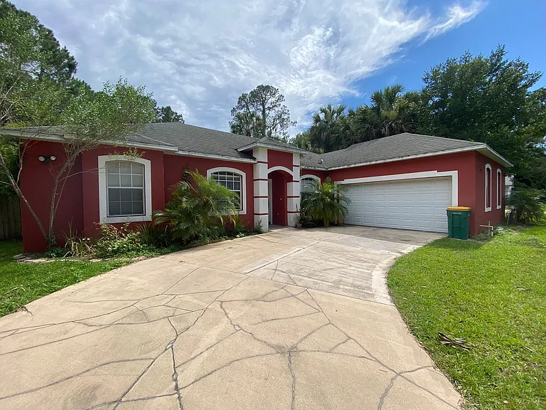 1004 Pine Tree Dr — Photo 2