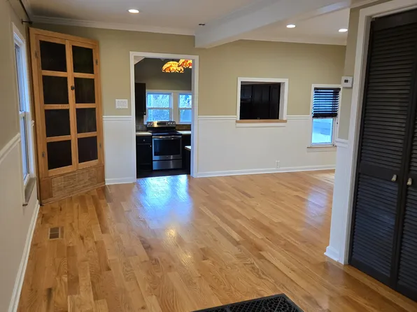 123 Woodward Ave, Rochester, MI 48307