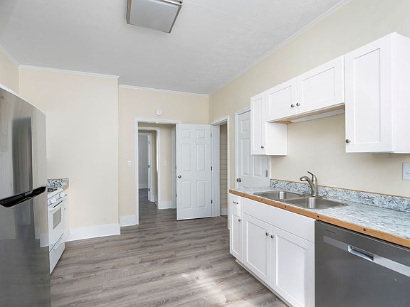 4th image of 156 S Charlotte Ave APT 2