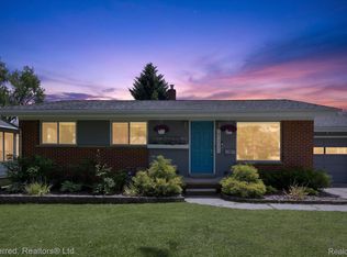272 Lawson St, Saline, MI 48176