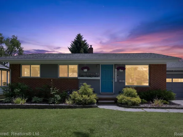 272 Lawson St, Saline, MI 48176