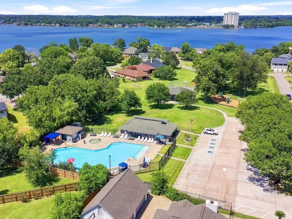 10707 Hillside Dr, Montgomery, TX 77356