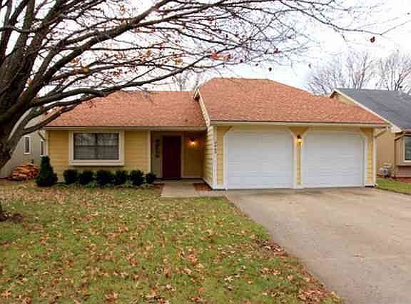 2463  Brookside Dr Lawrence, KS listing photo #1