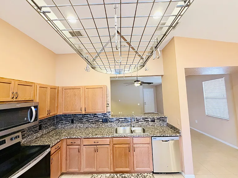 3227 Ogden Dr — Photo 9